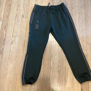 Men’s Adidas Yeezy Calabasas sweats- Core ( olive)/ Mink detail NWOT